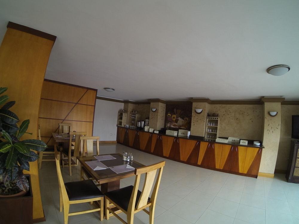 Hotel Santa Monica Cuenca Exterior photo